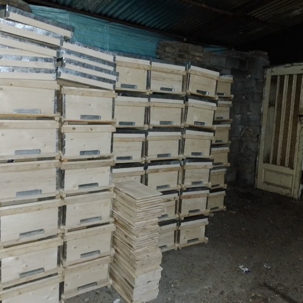 فروش و تولید انواع کندوهای چوبی