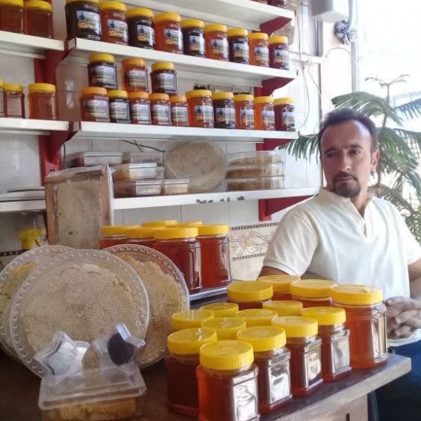 ژل رویال ایرانی*از محصولات عسل گلدره*
